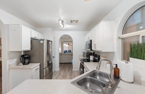 Greenfield Lakes House | Desert Oasis: 3BR Home with Heated Pool Near San Tan Mall