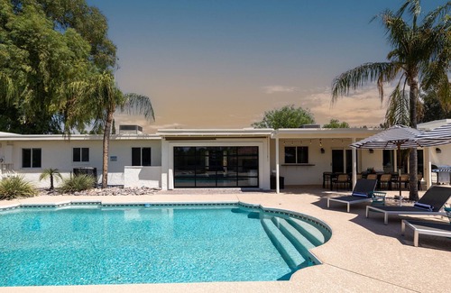 Paradise Valley Village Villa | Desert Oasis by AvantStay | Basketball Court, Volleyball, Pool, & Gazebo!