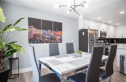 Summerlin House | Desert Oasis Close to Freemont Street