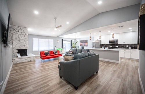 Summerlin House | Desert Oasis Close to Freemont Street