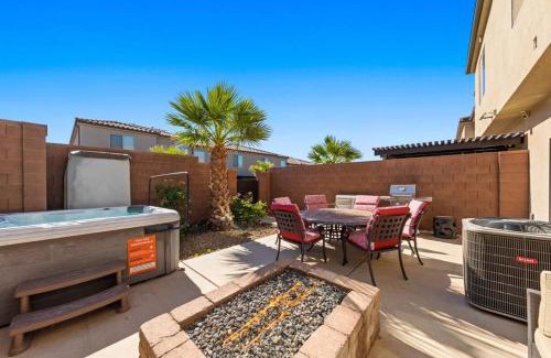 Washington House | Desert Oasis Hot Tub, Fire Pit, Pool,