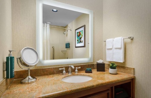 Phoenix Hotel | Desert Oasis Near PHX – Free Shuttle, Relaxing Outdoor Pool & Hiking Trails
