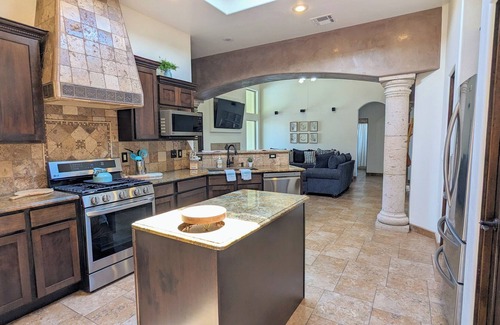 Las Cruces House | Desert Paradise, hot tub year round!