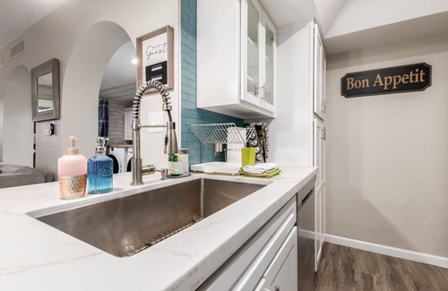 North Mountain Condo | Desert retreat, 3 pools, free parking, PAC MAN, Sleeps 8, Pickleball, Internet