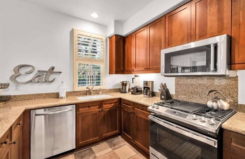 La Quinta Apartment | Desert Retreat in Prime Location Legacy Villas #A