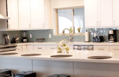 Paradise Heights House | Desert Retreat | Private Sport Court & Pet Friendly