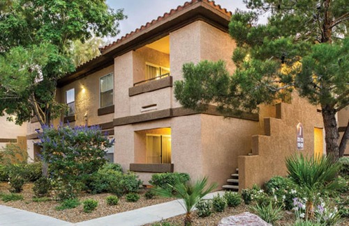 Las Vegas Condo | Desert Retreat Resort 1 br suite Friday check-in