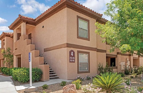 Las Vegas Condo | Desert Retreat Resort 1 br suite Friday check-in