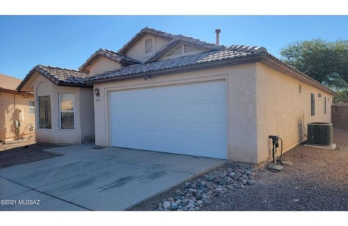 Tucson House | Desert Rose is a spacious 3 bedroom 2 bath house close to downtown