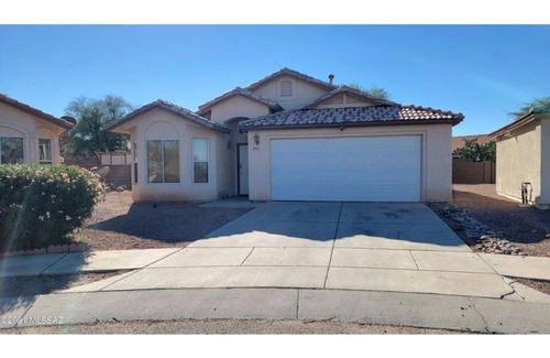 Tucson House | Desert Rose is a spacious 3 bedroom 2 bath house close to downtown