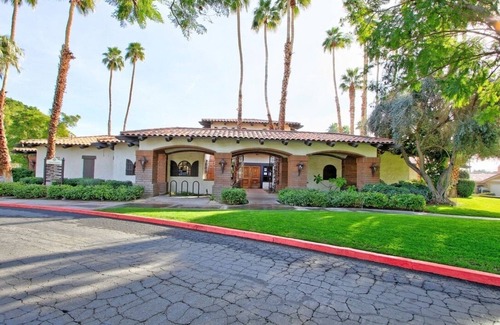 Palm Desert Condo | Desert sensation with beautiful views on golf course!
