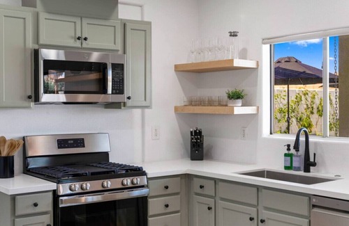 Indio Apartment | Desert Skyline | Luxury Pool + Sunken Firepit Area