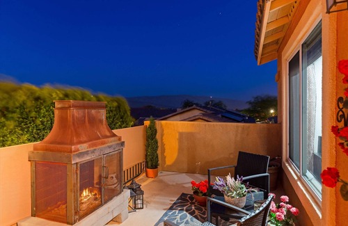 Palm Springs Apartment | Desert Studio patio, fire-pit, parking washer/dryer
