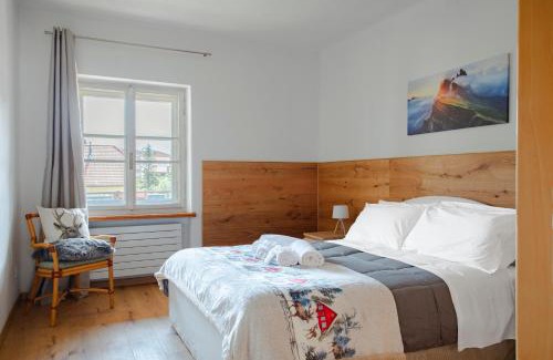 Tarvisio Apartment | Design alpino in centro con balcone e parcheggio