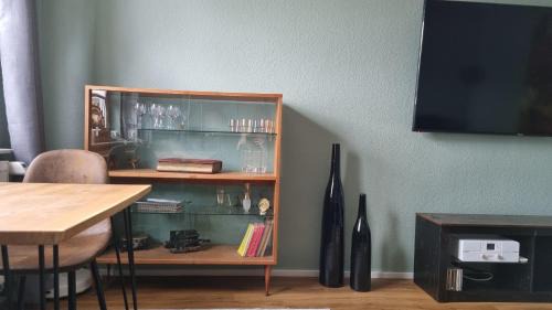 Falkensee Apartment | Design Apartment, Klimaanlage, eigener Parkplatz, NETFLIX, DominosPizza, Wallbox