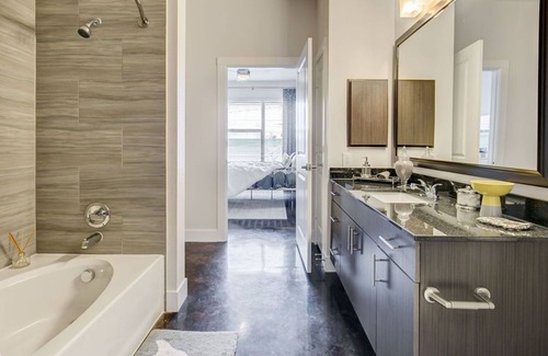 Dallas Design District Apartment | Design District Condo with amazing pool view