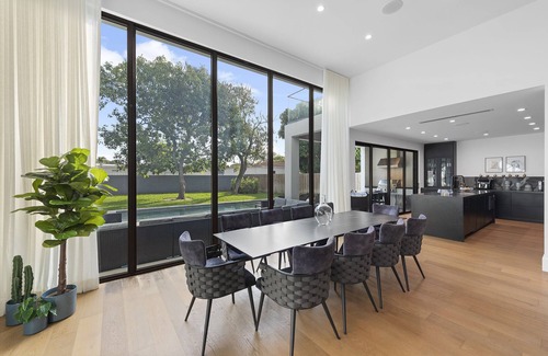 Buena Vista House | Design District Luxurious Stay, Exclusive Pool, Billiards, Backyard & Grill