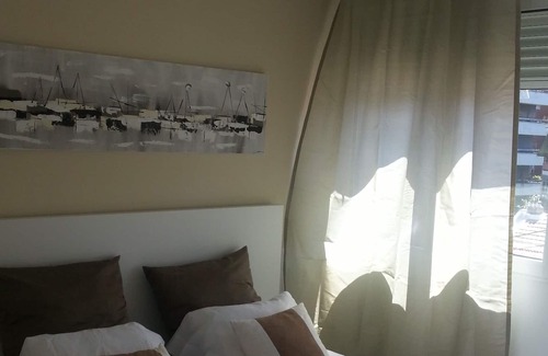 Prosperidad Apartment | DESIGN FLAT With WIFI & A/C, Full light, 7 min walking to avda. America station