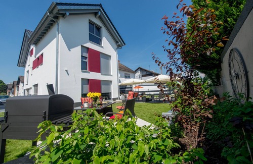 Bensheim Condo | Design garden apartment with 2 bedrooms - quiet, central, suitable for walkers