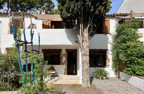 Pals House | DESIGN HOUSE, 200m from the Beaches and Commerce * WIFI *