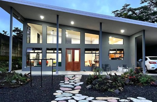 Arenal House | Design, Nature, Convenience