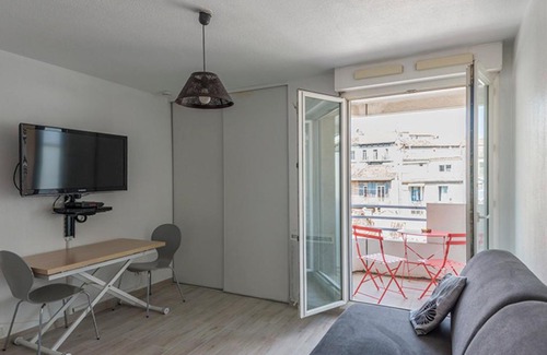 Lodi Apartment | Design studio with BALCONY in MARSEILLE