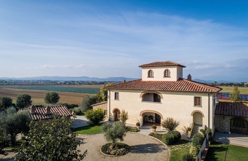 Pietraia Villa | Design villa with large swimming pool in the heart of the Tuscan countryside