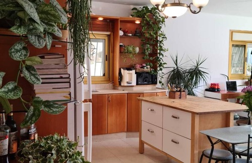 Jaffa Apartment | Designed, Spacious, Kids friendly/Jaffa + Balcony