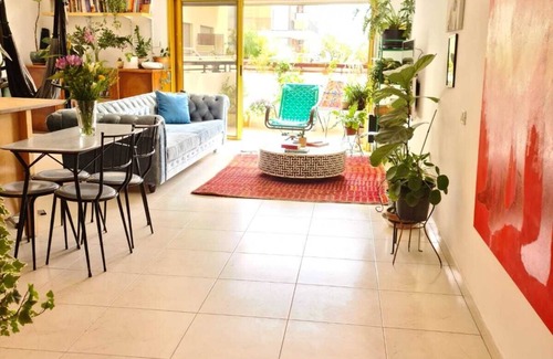 Jaffa Apartment | Designed, Spacious, Kids friendly/Jaffa + Balcony