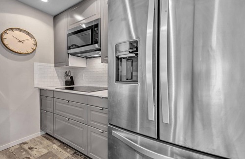 Newlands Apartment | Designer 1 Bedroom Downtown Boulder w Views-30 day