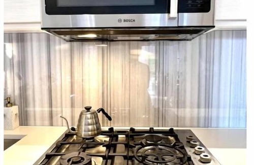 Williamsburg Apartment | Designer 1BD apartment on the park