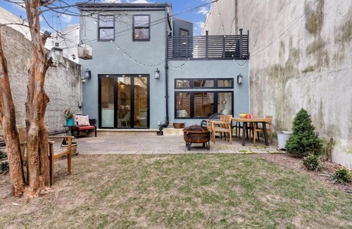 Pennsport House | Designer 3 BR Townhome with Beautiful Backyard