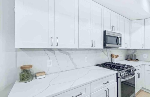 Trinidad House | Designer 3BDR Rooftop Monument View&Parking Near H St Corridor Free Cancellation