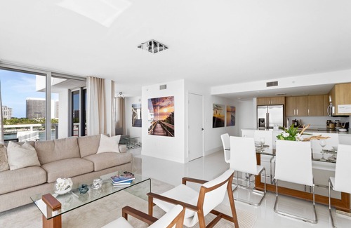 Bay Harbor Islands Apartment | Designer 3BR, 2.5BA PH | Bay Harbor Islands Rooftop Pool, Balcony & Family