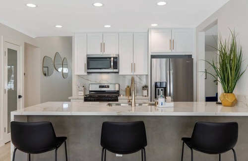 Canyon Country House | DESIGNER 4-bedroom 2 Bath POOL, SPA & ARCADE! Santa Clarita Valley