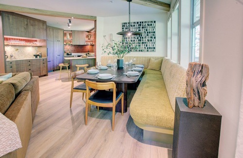 Blueberry Hill Condo | Designer 4BR, 3 Bath Townhouse w Mtn Views, Hot Tub, Parking for 2 vehicles