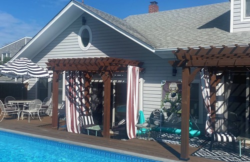 Ocean Beach House | Designer 5 Bedroom, 3.5 bath home. Pool, Hot Tub, Pizza Oven, BBQ, bicycles.