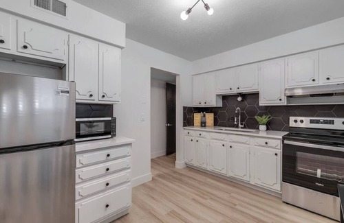 North Central Omaha Apartment | Designer Apartment in the Heart of Omaha!