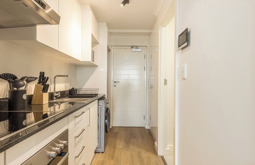 Claremont Apartment | Designer Apartment | Mountain Views and Rooftop Pool
