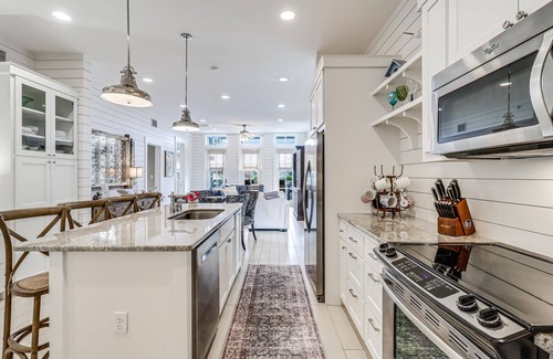 Cinnamon Shore Condo | Designer Cinnamon Shore Condo w/Charm+Easy Access to Countless Amenities!