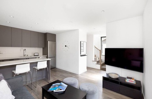 Arbutus Ridge House | Designer Coach House - Arbutus/Kits/UBC