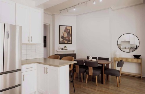 Rush and Division Apartment | Designer Combo 2E & 2W | Heart of Gold Coast/River North