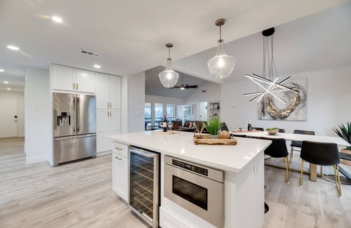 Lake Highlands House | Designer Dallas Oasis!Central Location!Pool! BBQ! Firepit!Minigolf!