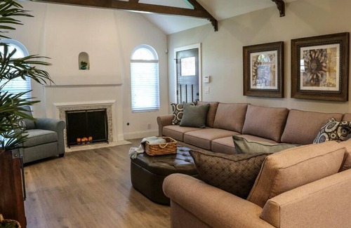 Santa Ana House | Designer Decorated Home: Pool/Jac, 3 EnSuites