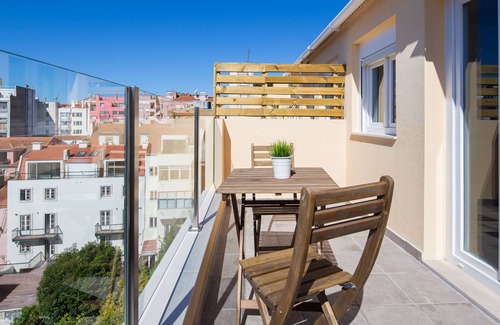 Lisbon Old Town Apartment | Designer Flats in Lapa - Varanda dos Golfinhos