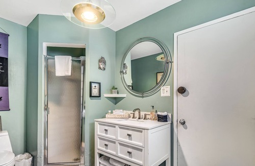 Calabasas Cottage | Designer guest house with pool & spa, patio - dog-friendly