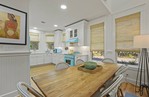 Seagrove Beach West Cottage | Designer Home in Seaside, FL! Walk to Pool and Beach + 2 Adult Bikes!