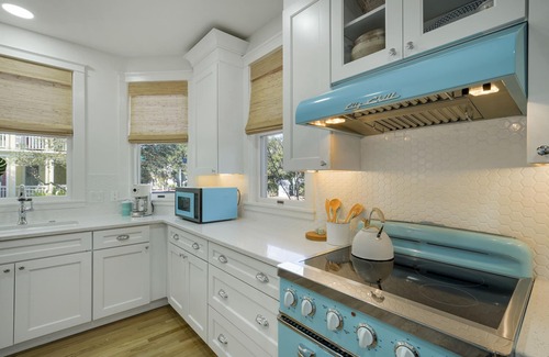 Seagrove Beach West Cottage | Designer Home in Seaside, FL! Walk to Pool and Beach + 2 Adult Bikes!