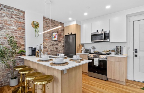 Central Square Apartment | Designer Home 3BR 2Bath Harvard MIT Vintage/Modern retreat