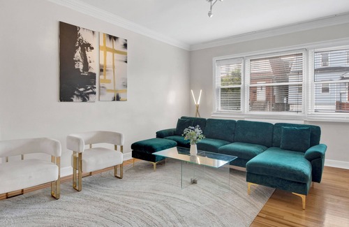 Southeast Yonkers House | Designer Home 3BR Retreat mins to NYC H1